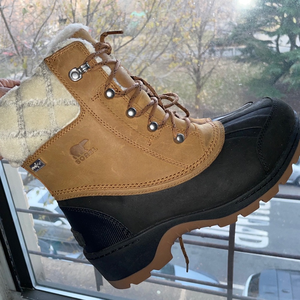 Sorel warm weatherproof/ waterproof boots.